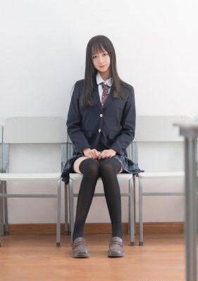 女人脱裙子让男生去摸_高清电影